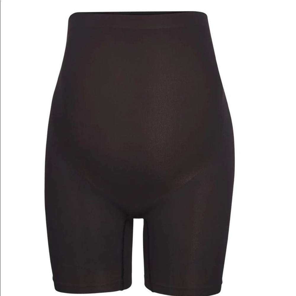 SKIMS Maternity sculpting short mid S/M ONYX